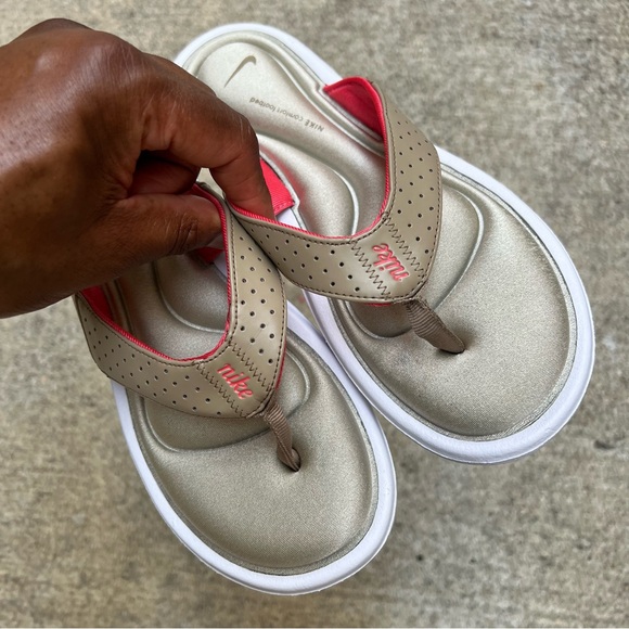 ? WMNS NIKE COMFORT THONG LIGHT PINK MAGENTA MEDIUM GREY WHITE FOOTBED - Picture 3 of 14